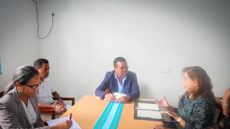 Provedór Direitus Umanus no Justisa Hasoru Malu ho Xefe Unidade Asesoria Direitus Umanus ONU nian hodi hametin Koperasaun